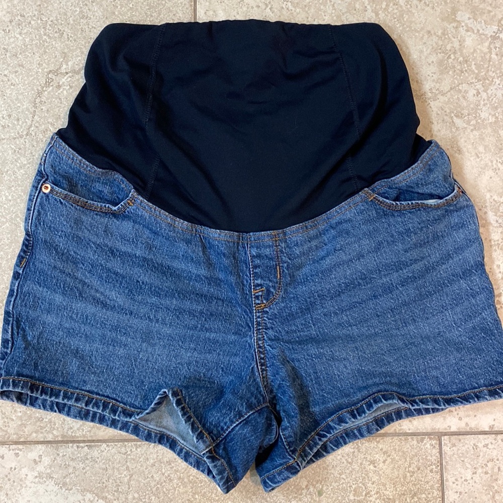 Maternity jean shorts. Great condition. Size 10. Isabel maternity